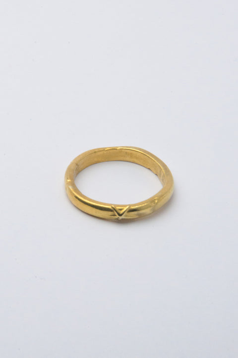 Stellar ring in 24ct gold plate — top view of the star on the slim band