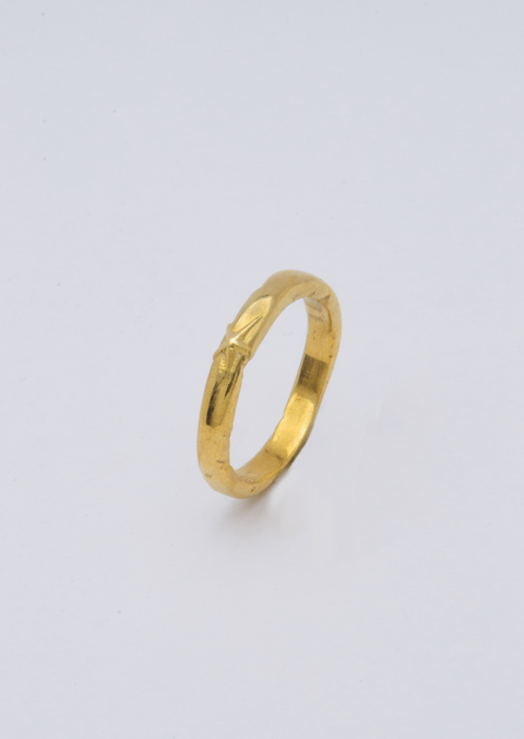 Stellar ring in 24ct gold plate — upright angled view of the star on the slim band